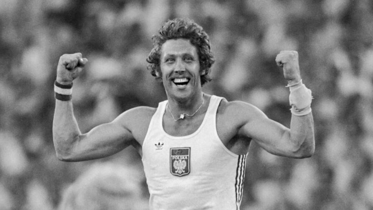 Trhnite si! Poľský rebel šokoval gestom, ktoré rozhnevalo olympijské Lužniki. Sovieti ho chceli obrať o zlato i svetový rekord