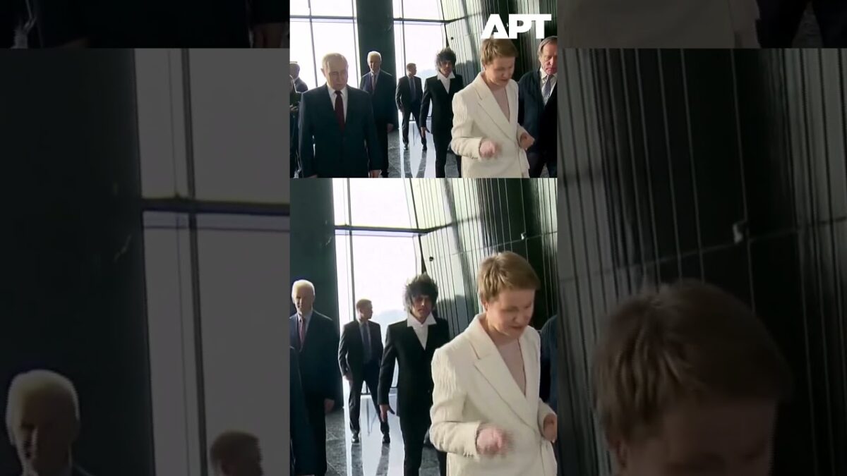 SLEDUJTE: Putin otvára novú koncertnú sálu v Soči
Putin slávnostne otvára novú koncertnú sálu v Soči.