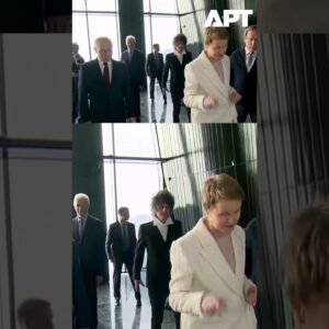 SLEDUJTE: Putin otvára novú koncertnú sálu v Soči
Putin slávnostne otvára novú k...