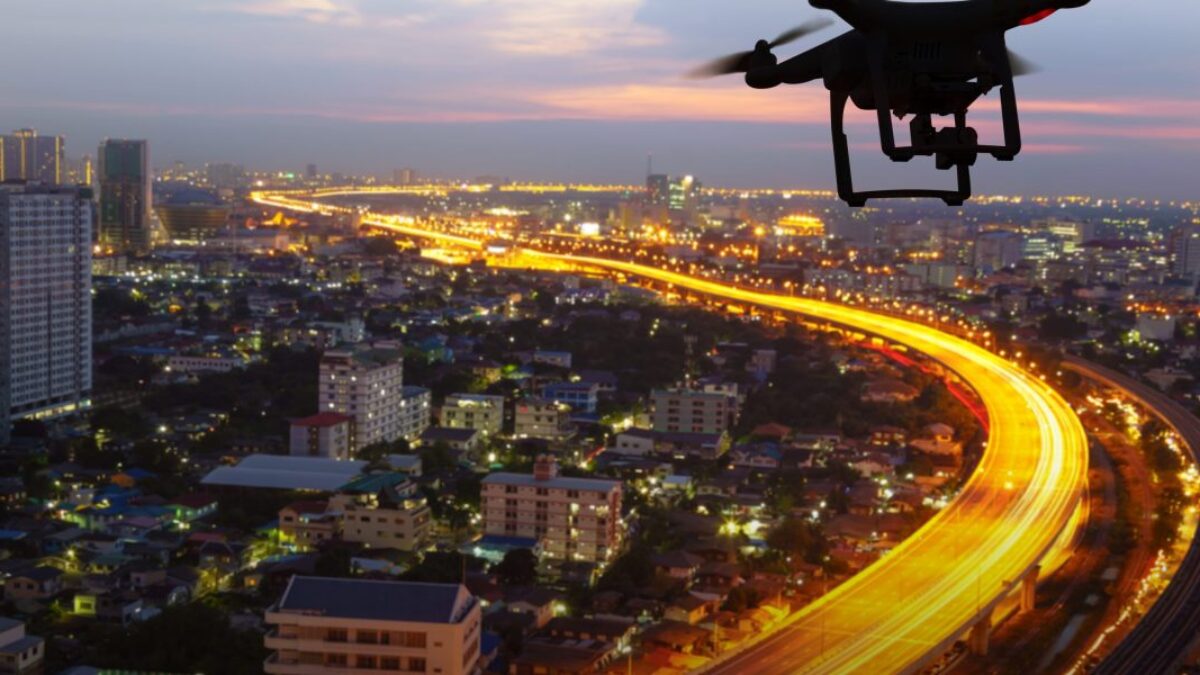 Záhadné drony, ktoré úradníci nevedia vysvetliť, stále zatvárajú európske letiská: „Môže to byť ktokoľvek“.
