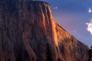 Smrť v priamom prenose: mladý lezec sa zrútil zo steny, ktorú zdolal aj Adam Ond...