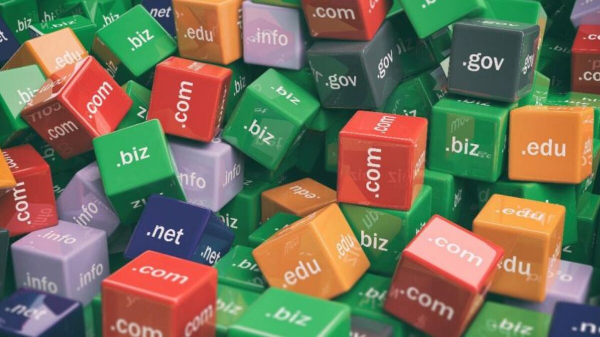 Majiteľ Bluehostu predáva registrátora domén Markmonitor, aby sa sústredil na webhosting.