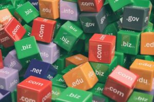 Majiteľ Bluehostu predáva registrátora domén Markmonitor, aby sa sústredil na we...