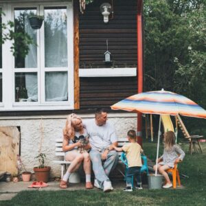 Obrazom: Na okraji domov môj. Príbehy ľudí, ktorí opustili mesto a objavili vidi...