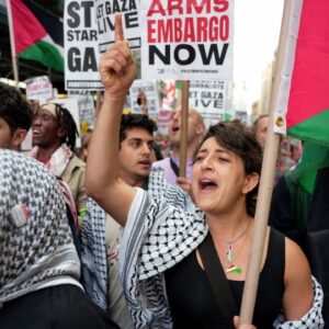 Pro-palestínski demonštranti pochodujú k OSN v New Yorku počas prejavu Netanjahu...