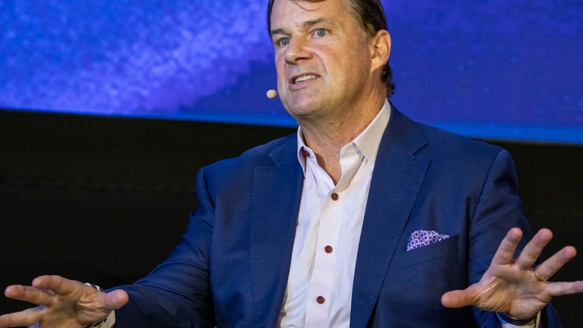 Neviem, prečo musím ísť na vysokú školu: Generálny riaditeľ Fordu hovorí, že jeho syn z generácie Z pracoval ako mechanik a premýšľal, či štvorročný titul má ešte zmysel.