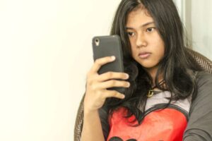 Generácia Z, mileniáli a republikáni tlačia dôveru v médiá na historické minimum...