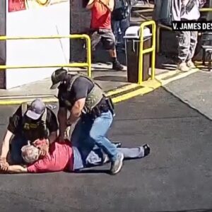 Americký občan žaluje federálnu vládu o 50 miliónov dolárov po zásahu agentov v ...