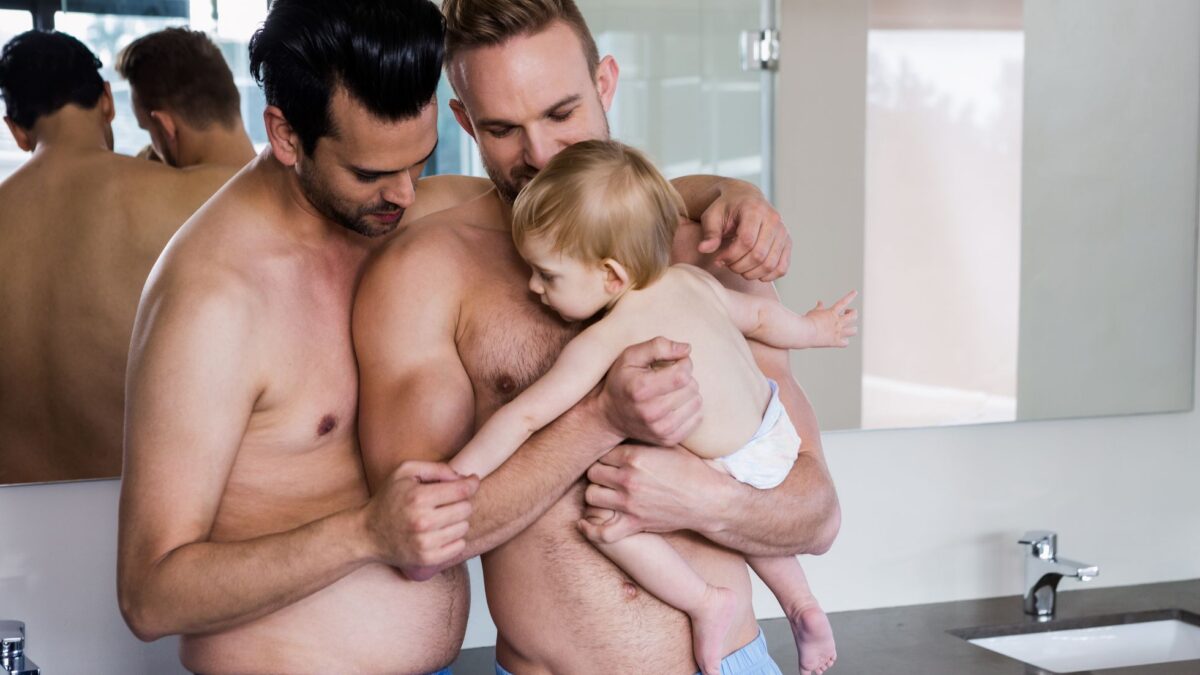 Zázrak pre gayov? Vedci prišli na to, ako by mohli mať vlastné deti bez vajíčok žien