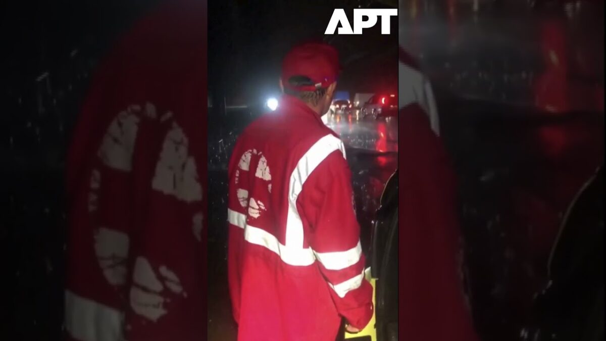 Ukrajinský Červený kríž evakuuje desiatky ľudí počas ničivých záplav v Odese.