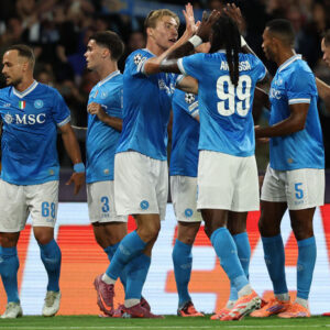 Lobotka pomohol Neapolu k výhre, obrat obhajcu trofeje, PSG berie tri body z Bar...