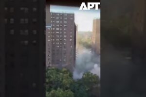 Výbuch plynu spôsobil čiastočné zrútenie budovy v Bronxe, hasiči zasahujú. Výbuch plynu spôsobil čiastočné zrútenie budovy v Bronxe, hasiči zasahujú.