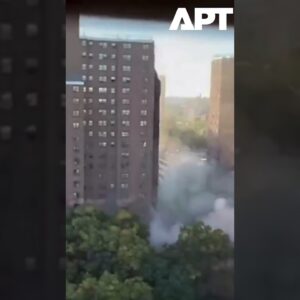 Výbuch plynu spôsobil čiastočné zrútenie budovy v Bronxe, hasiči zasahujú.