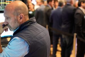 Akcie ignorujú zastavenie činnosti vlády, výnosy dlhopisov klesajú pre správu AD...