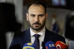 R. Katky zatiaľ nevie, aká bude jeho politická budúcnosť.