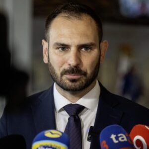 R. Katky zatiaľ nevie, aká bude jeho politická budúcnosť.