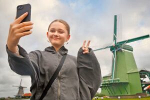 Holandsko obmedzuje turistov: Do známej dediny len za vstupné, miestnym došla tr...