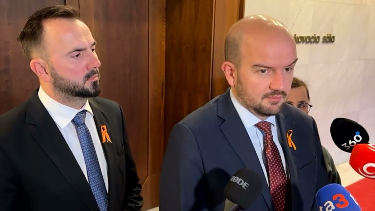 Vláda ide zrušiť Úrad na ochranu oznamovateľov | Tlačový brífing PS, 24. november 2025