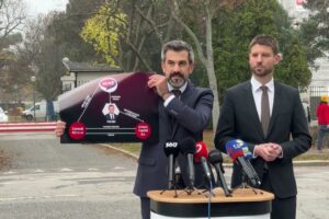 Odhalili sme schému, v ktorej Kmec vypláca donorov Hlasu | Tlačová konferencia P...
