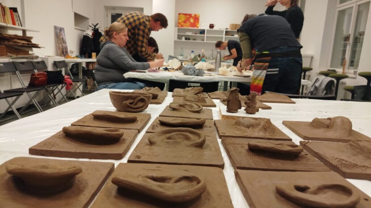 BSK: Fragmenty tváre: sochársky workshop s Andrejom Fričom