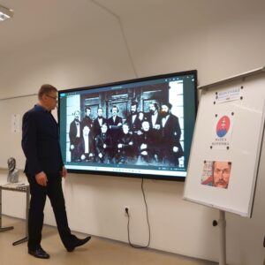Matica slovenská: Beseda s predsedom Matice slovenskej na Základnej škole Sačuro...
