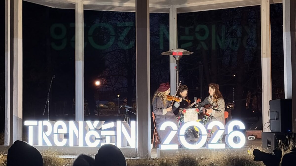 Mesto Trenčín: Mrazivý rodinný Silvester v Parku M.R.Štefánika. Ďakujeme všetkým, ktorí prišli a @trencin2026 za milé podujatie.