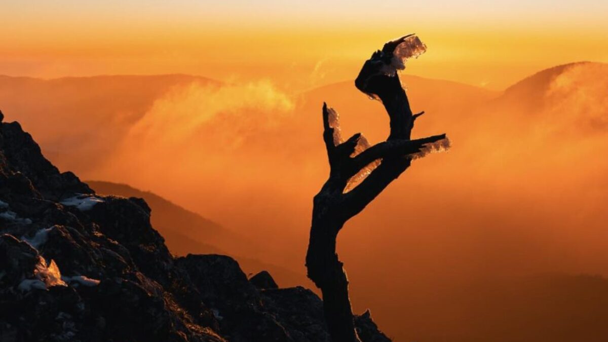 východ slnka nad roštúnom. magické predstavenie prírody BSK: Východ slnka nad Roštúnom. Magické predstavenie prírody