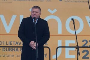 r. fico: otvorili sme dielo slovenských rúk, na ktoré môže R. Fico: Otvorili sme dielo slovenských rúk, na ktoré môže byť hrdý každý Slovák