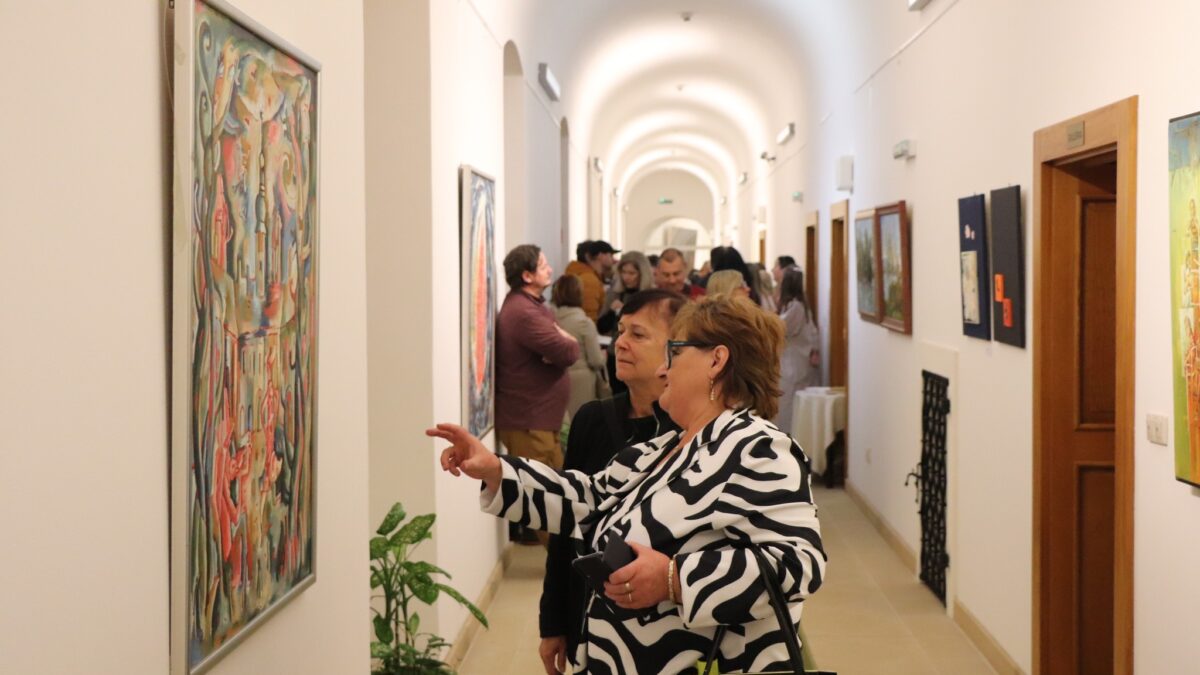 Mesto Dubnica nad Váhom: Dubnické múzeum je otvorené aj medzi sviatkami! Príďte sa pozrieť na niektorú z prebiehajúcich výstav, vychutnať si jedinečnú vianočnú atmosféru historických priestorov či prehliadky expozícií.