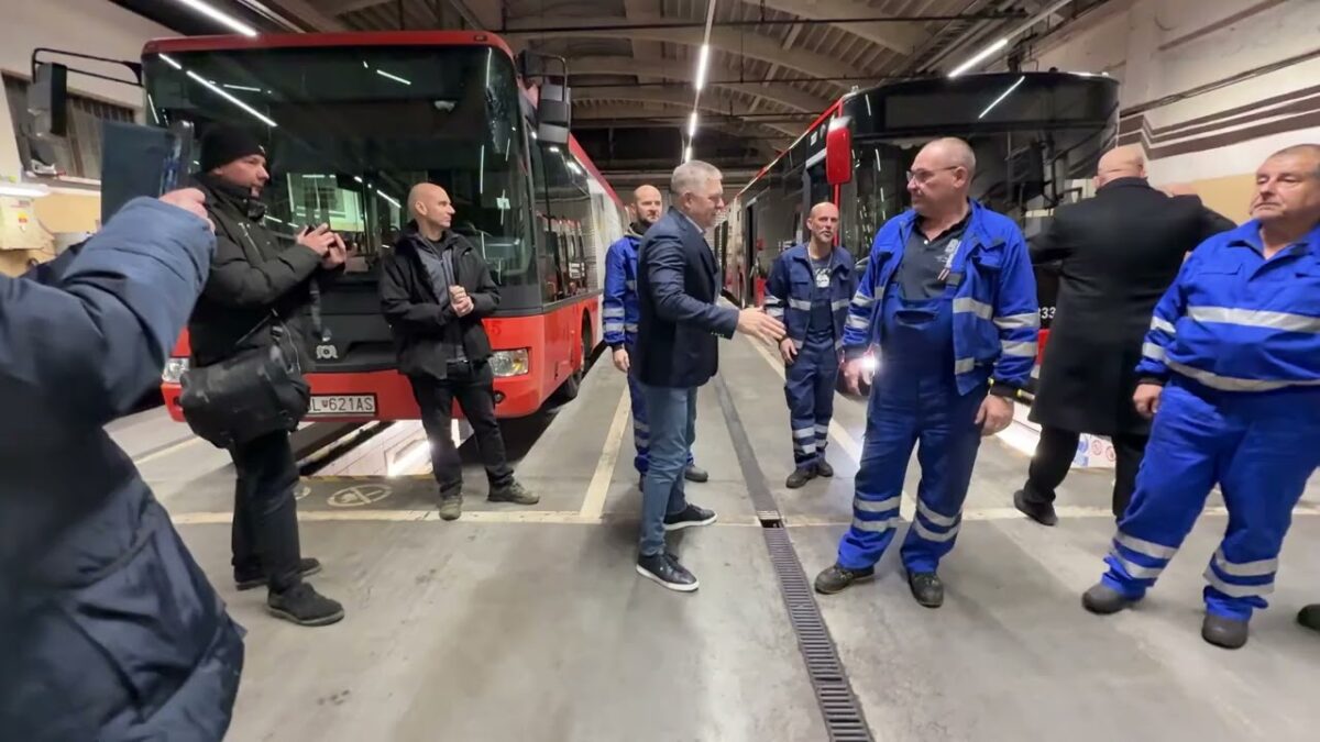 R. FICO: VYJADRUJEM VEĽKÝ REŠPEKT KAŽDÉMU, KTO MUSÍ POČAS VIANOČNÝCH SVIATKOV PRACOVAŤ 🍀💪🏻