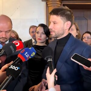 Vládna koalícia dokonala dielo skazy | Tlačový brífing PS, 12. december 2025