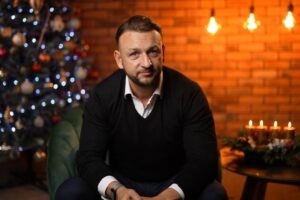 1766746071 maxresdefault.jpg Matúš Šutaj Eštok: VIANOCE AKO SYMBOL SKUTOČNÝCH HODNÔT