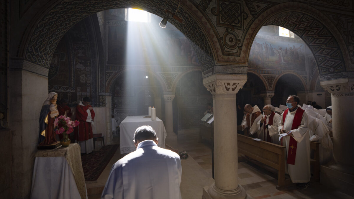 Svätý Štefan bol prvým diakonom a mučeníkom, jeho sviatok sa zaviedol okolo roku 380