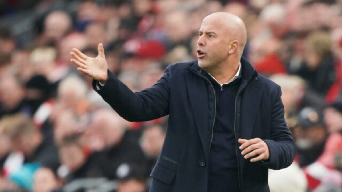 Slabé štandardky ničia nádeje Liverpoolu na prvú štvorku Premier League, myslí si kouč Arne Slot