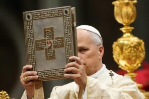 Pápež Lev XIV. vo vianočnej homílii odsúdil „otvorené rany“ vojny, vyjadril náde...