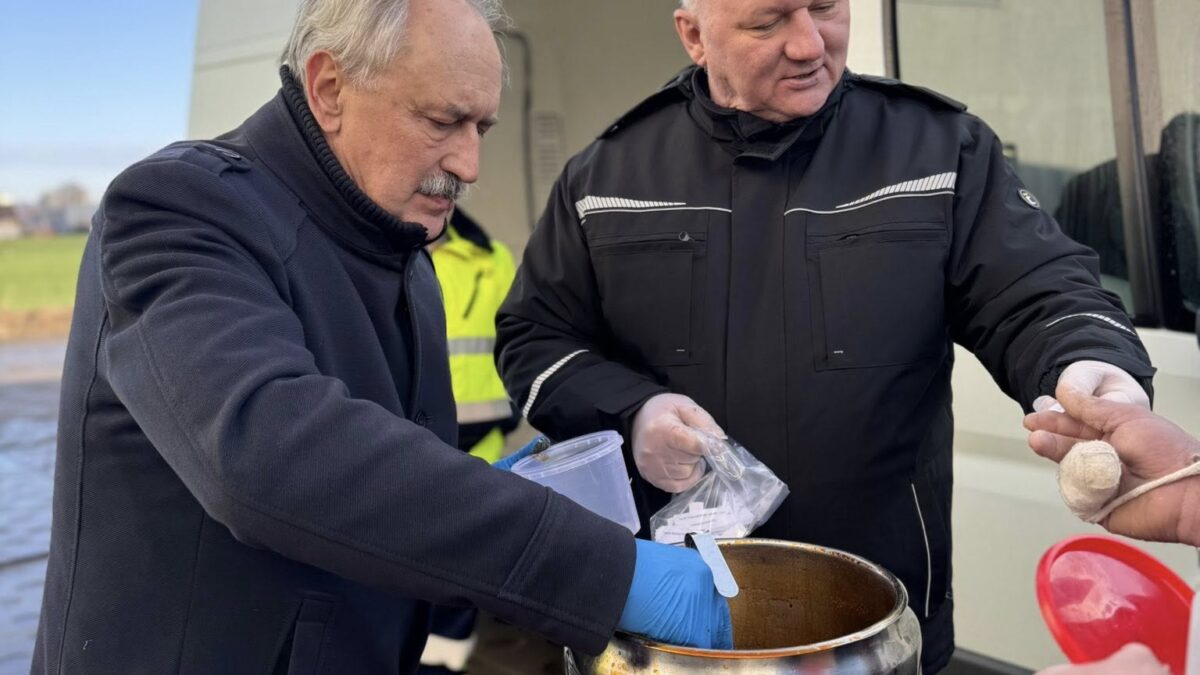 Mesto Levice: Vďaka občianskemu združeniu Donatino SK sme v rámci projektu Štedrá večera mohli pre klientov nášho Azylového domu HUMANIT n. o. zabezpečiť 150 štedrovečerných jedál.