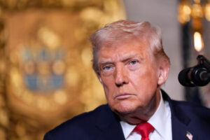 Nové dokumenty o Epsteinovi obsahujú viaceré zmienky o Trumpovi