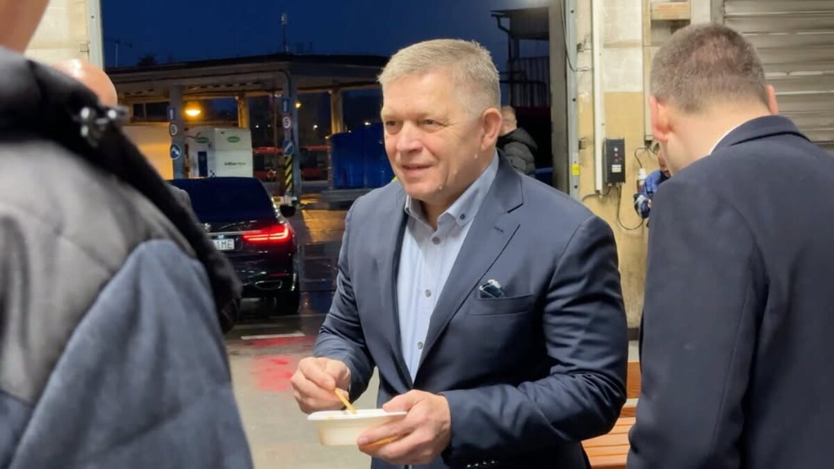 robert fico: vyjadrujem veĽkÝ reŠpekt kaŽdÉmu, kto musÍ poČas vianoČnÝch Robert Fico: VYJADRUJEM VEĽKÝ REŠPEKT KAŽDÉMU, KTO MUSÍ POČAS VIANOČNÝCH SVIATKOV PRACOVAŤ