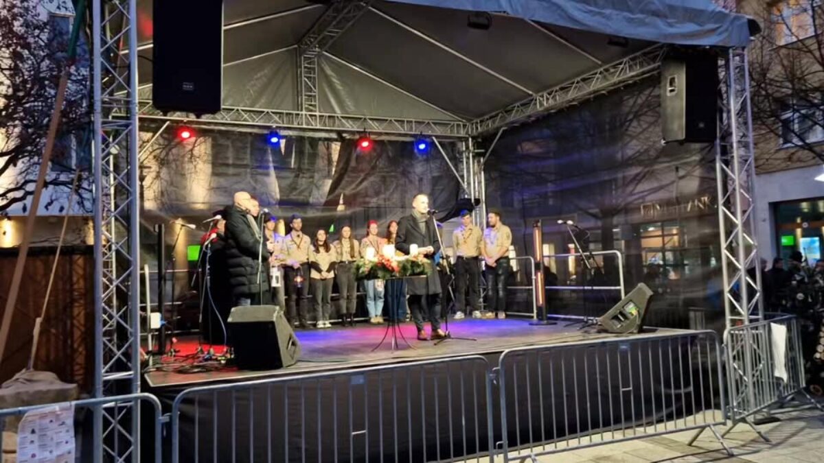 Mesto Piešťany: Prajeme vám krásne, pokojné a veselé vianočné sviatky.