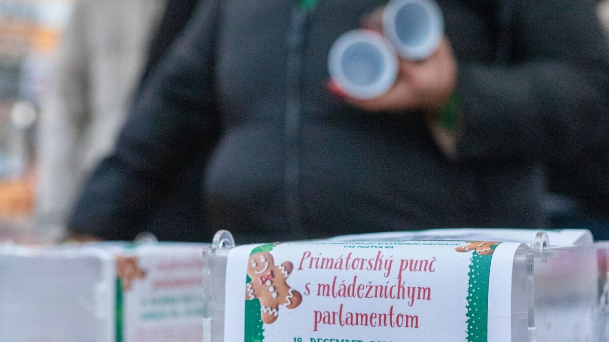 Mesto Topoľčany: Včera dýchalo naše námestie benefičnými trhmi