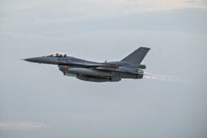 Západné Slovensko čaká výcvik stíhačiek F-16, ozbrojené sily upozorňujú na možný...