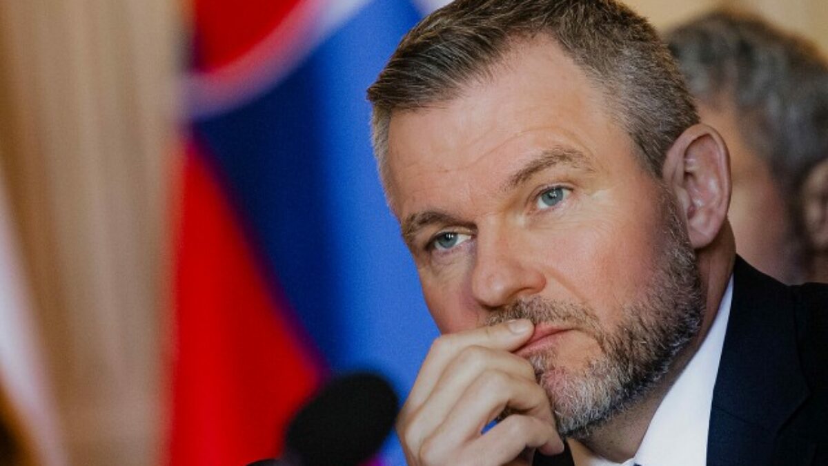 Pellegrini si so smútkom pripomína štvrté výročie vojny na Ukrajine. Je najvyšší čas na jej ukončenie, vyhlásil