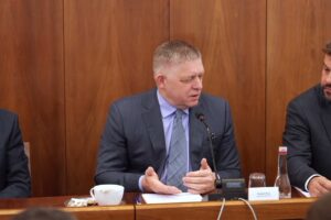 R. FICO: MY NIE SME PROGRESÍVCI, KTORÍ BY ZA POHLADENIE PLATILI VOJNU AJ Z VLAST...