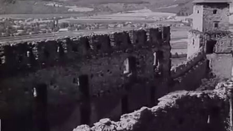 Trenčiansky hrad: Trenčín 1964 – Renovujú hrad.