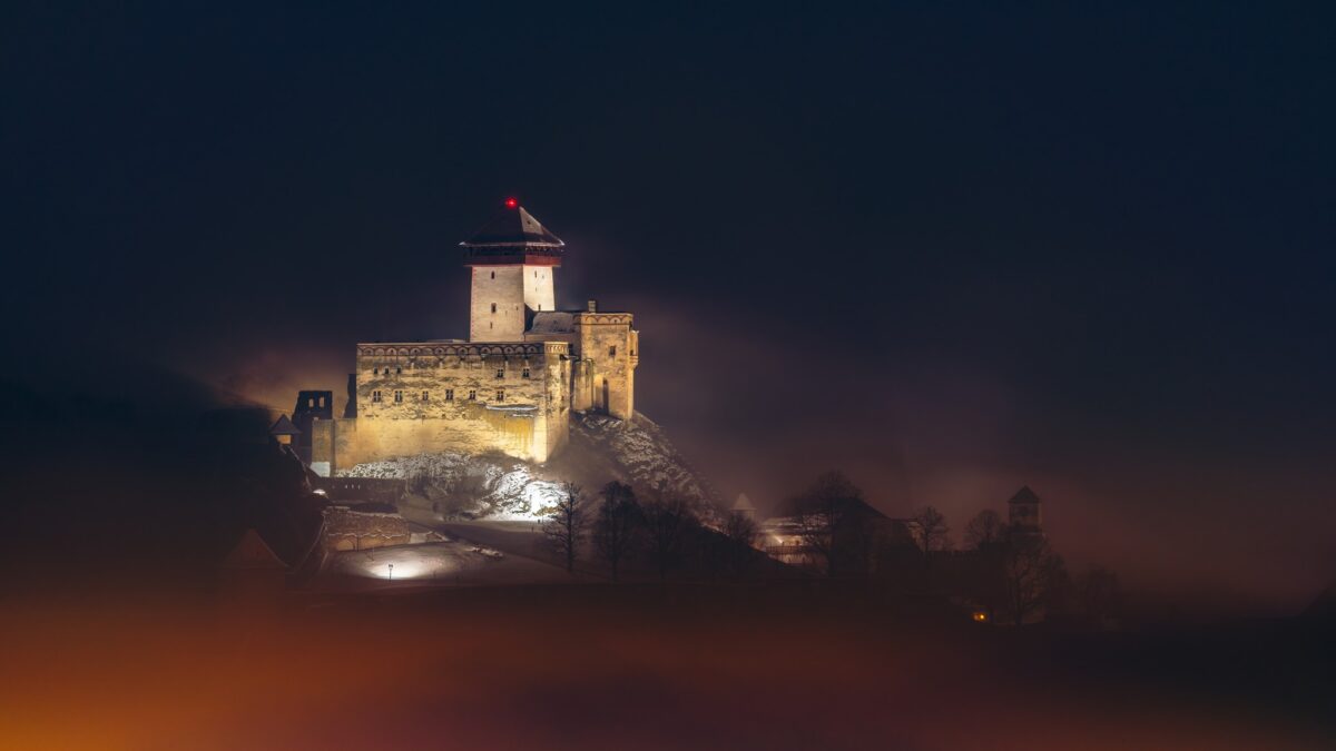 Trenčiansky hrad: Máte radšej Trenčiansky hrad cez deň alebo večer?