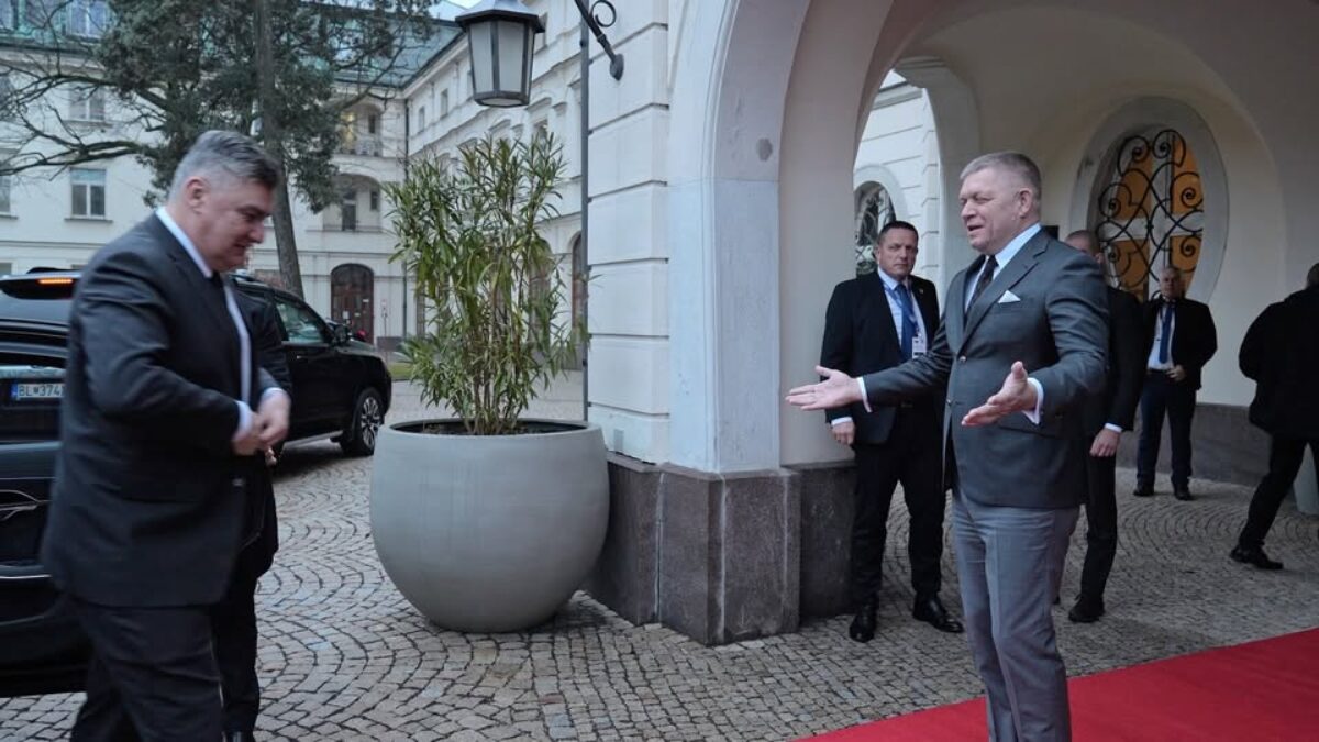 Robert Fico: Stretnutia s priateľmi majú vždy veľkú hodnotu a také bolo aj dnešné stretnutie s prezidentom Chorvá