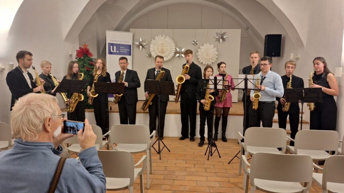 múry kaštieľa v modre rozozvučali saxofóny BSK: Múry kaštieľa v Modre rozozvučali saxofóny