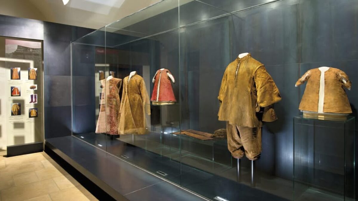 Oravský hrad: Cesty ľudského poznania bývajú často veľmi krivolaké. Stávajú sa prípady, že nám pomyselná Pani Náhoda poskytne nečakanú príležitosť zistiť niečo nové a zároveň nám poskytne do vienka nečakaný a o to