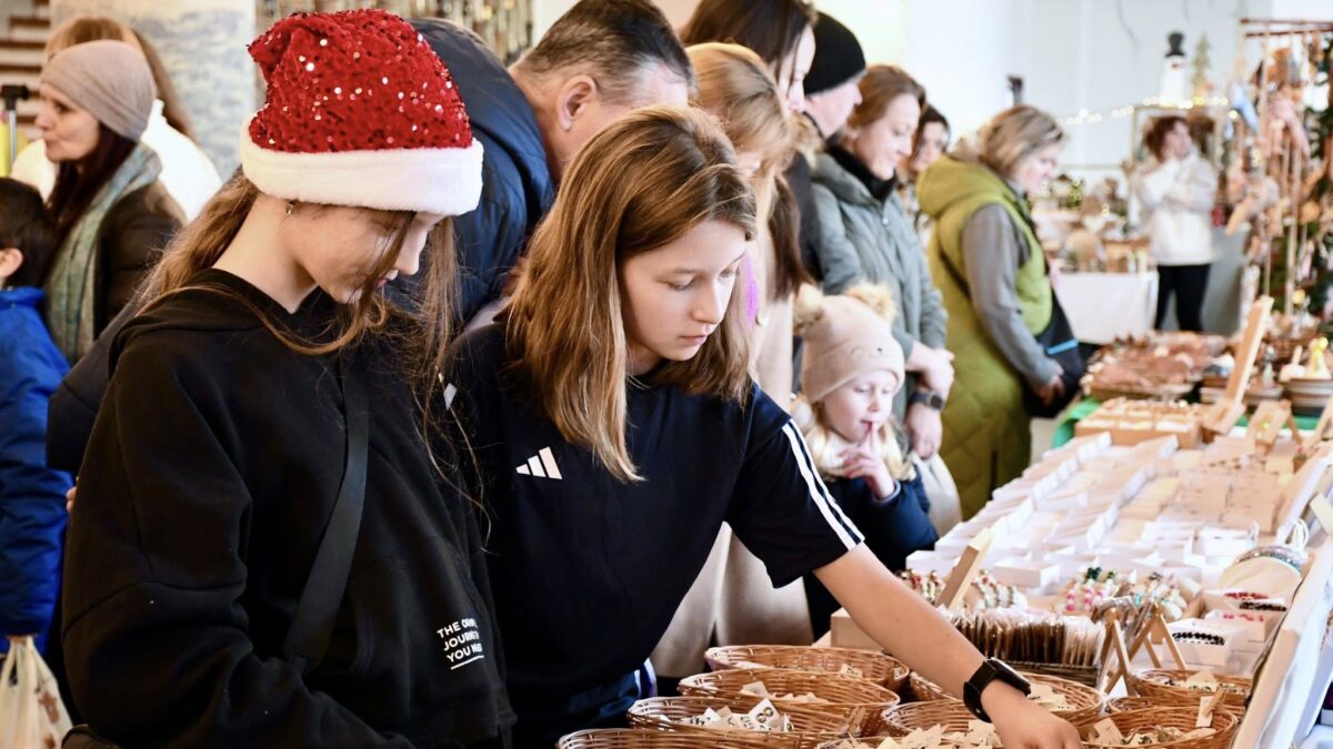 Mesto Považská Bystrica: VIANOČNÉ REMESELNÉ TRHY V DOME KULTÚRY SO SKVELOU ATMOSFÉROU