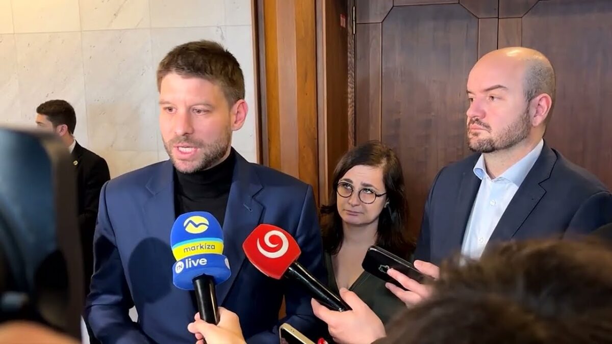 Vládna koalícia nemá odvahu obhajovať svoje zlyhania | Tlačový brífing PS, 10. december 2025